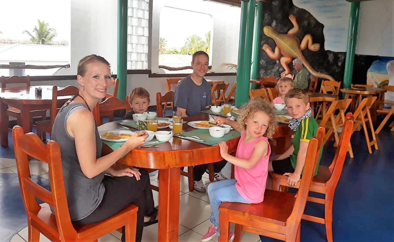 Hotel Coloma Galapagos ปูแอร์โตอาโยรา ภายนอก รูปภาพ